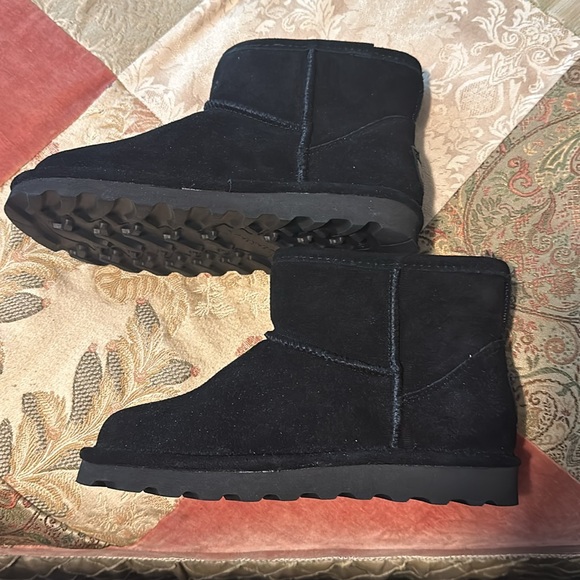 NWOT Bearpaw boots - Picture 2 of 6